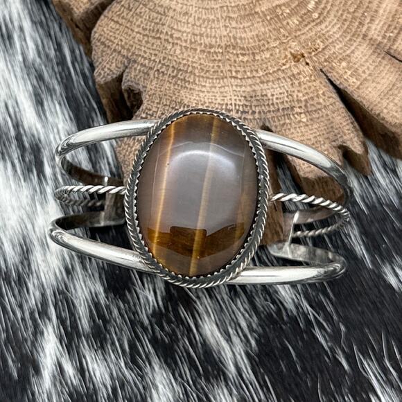 1970s Native American NAVAJO Sterling Silver Tiger's Eye Cabochon Cuff Bracelet - Picture 2 of 4